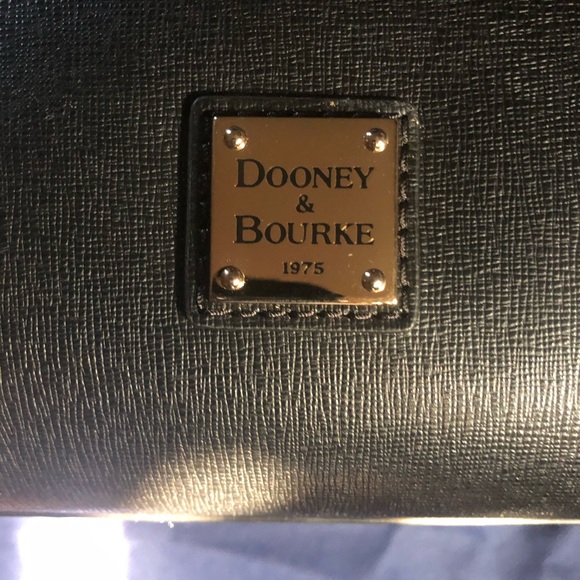 Dooney & Bourke pocket book - Picture 2 of 5